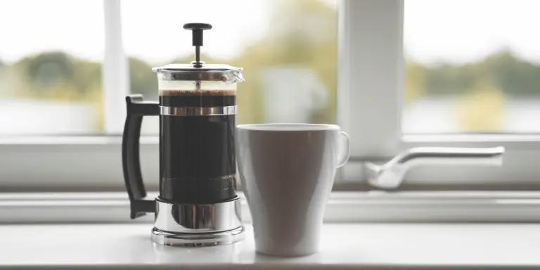 How Does a Coffee Plunger Work: Brewing Perfect Coffee