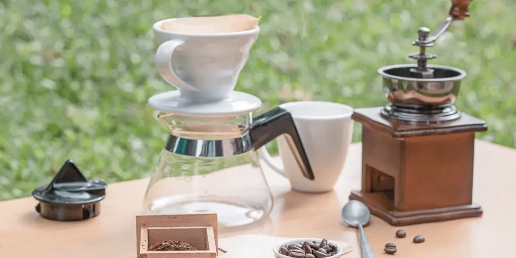 How does a drip coffee maker work - header image